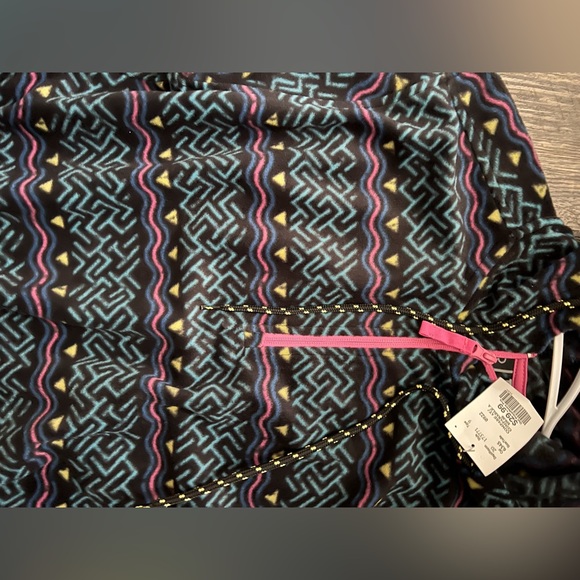 Pull Over Sweater - Picture 2 of 3